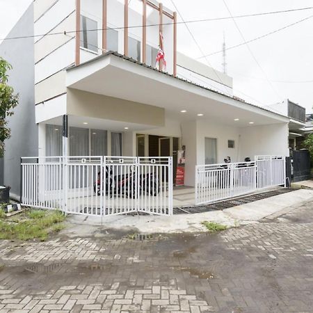 Reddoorz Syariah @ Griya Shanta Malang Exterior photo